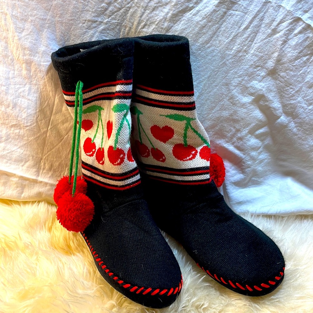 Cherry knit bootie slippers size 9-10 large